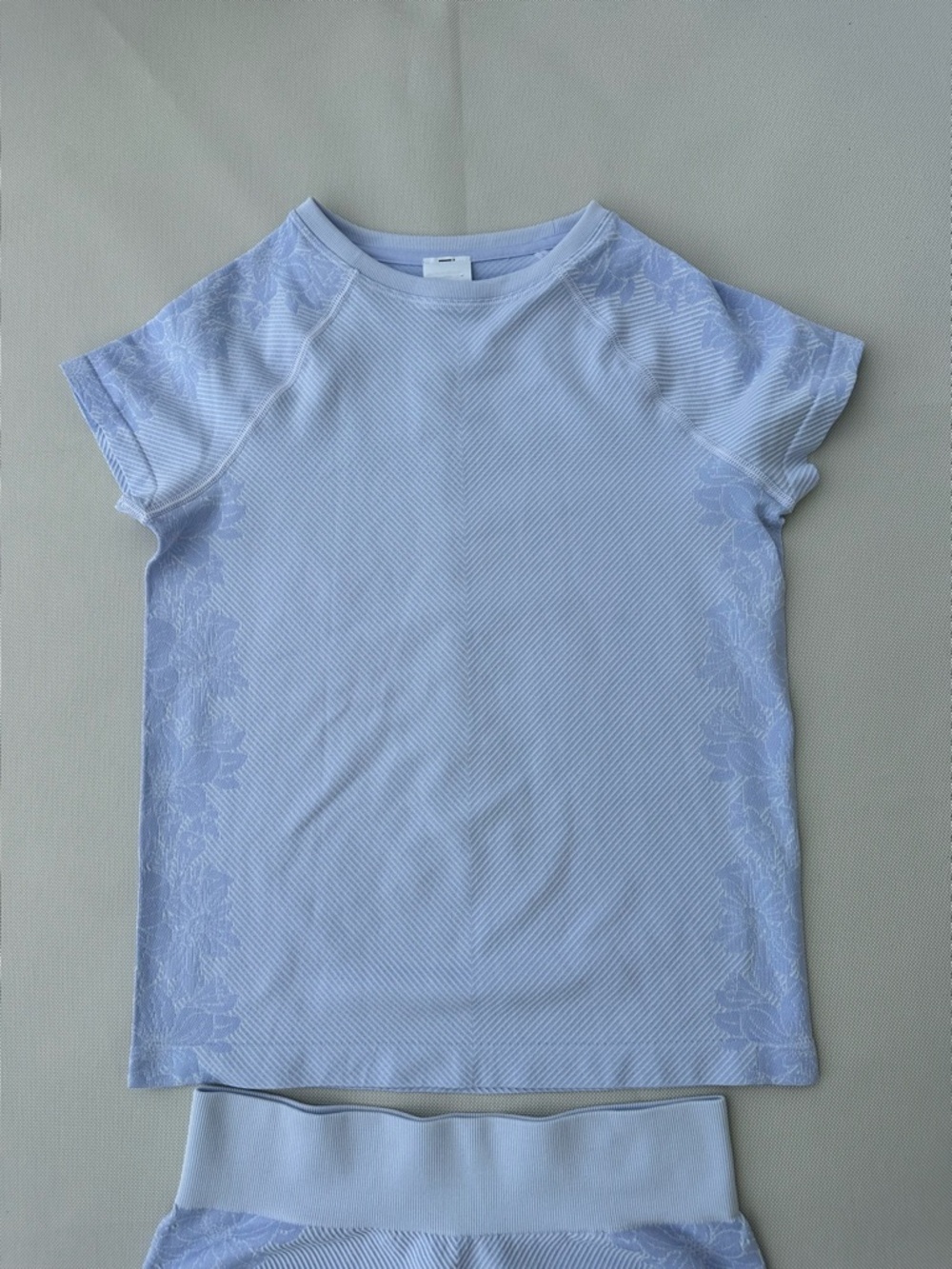 Light Blue  Girl or Women's Active Crop Top & Leggings Set size 10/12 oh small - Picture 6 of 12